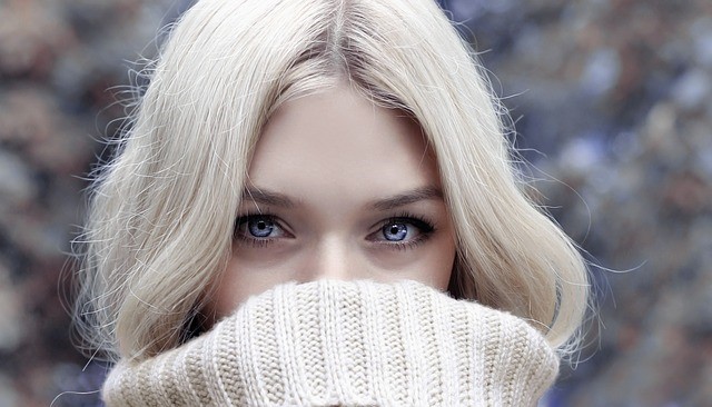 The Top Pros & Cons of Going Blonde